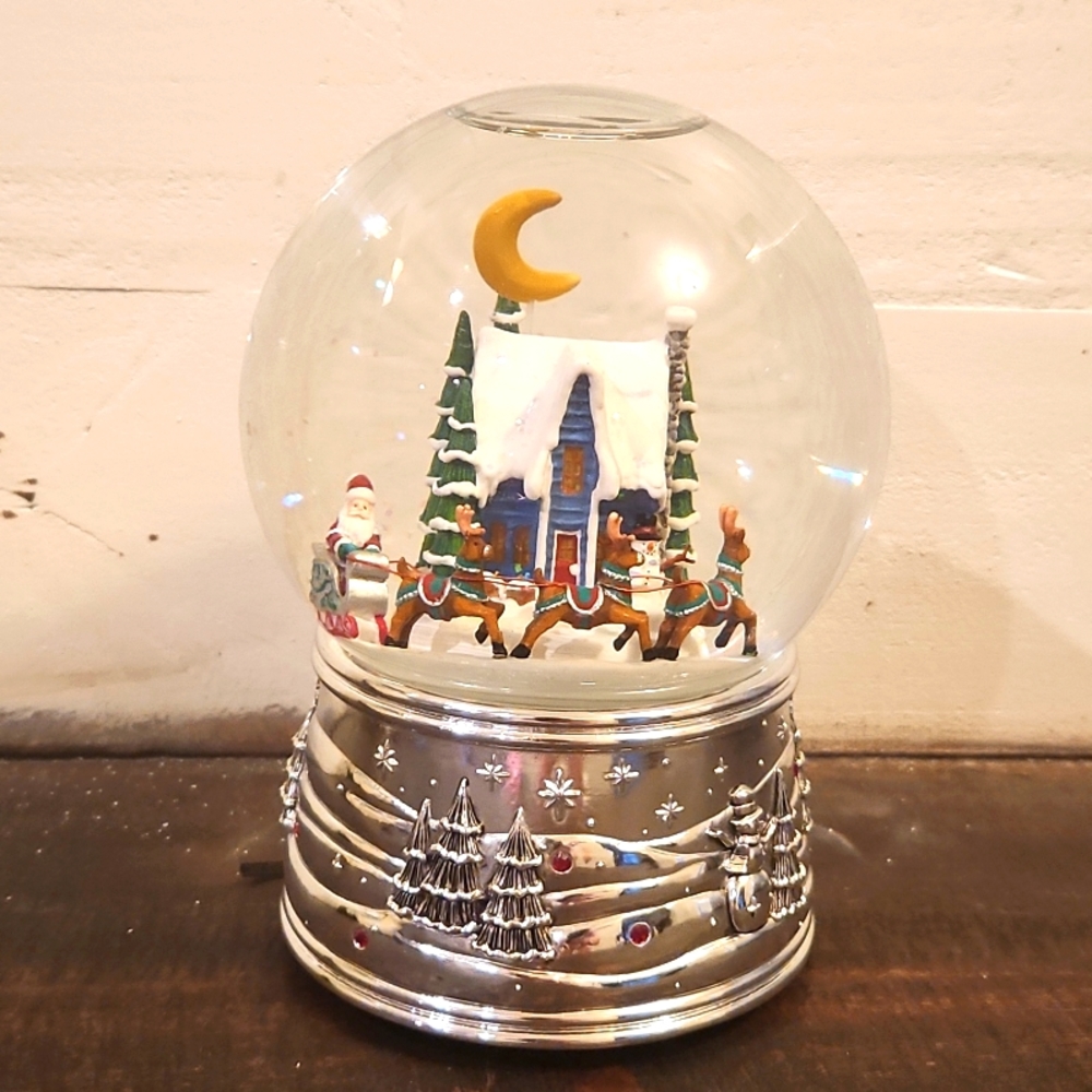 Reed and Barton Christmas magic snowglobe musical